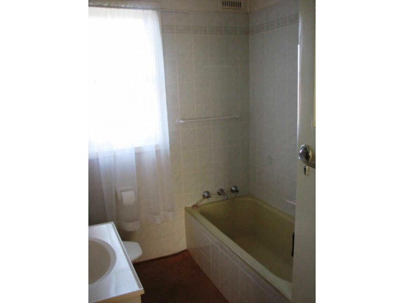 10 John Street, Kooringal NSW 2650