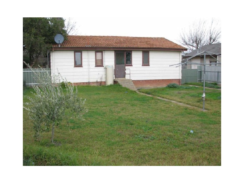 69 McKell Avenue, Mount Austin NSW 2650