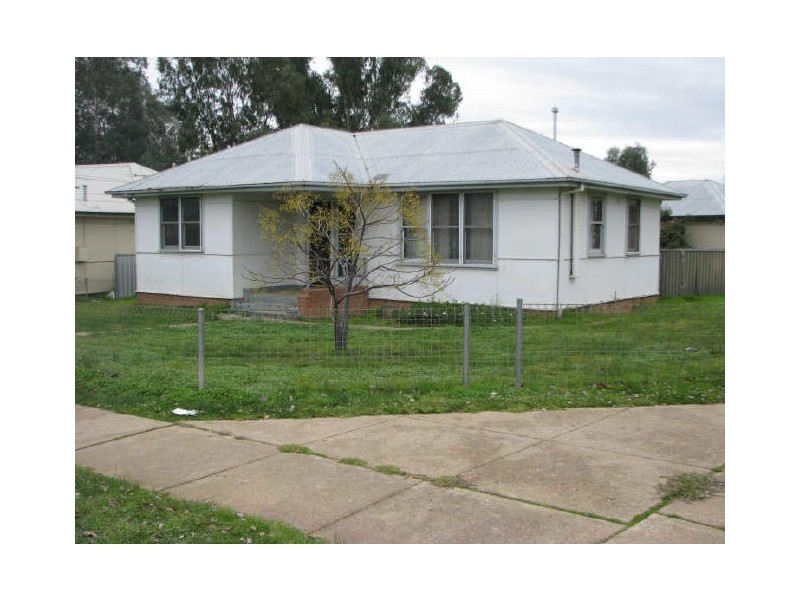 27 McKell Avenue, Mount Austin NSW 2650