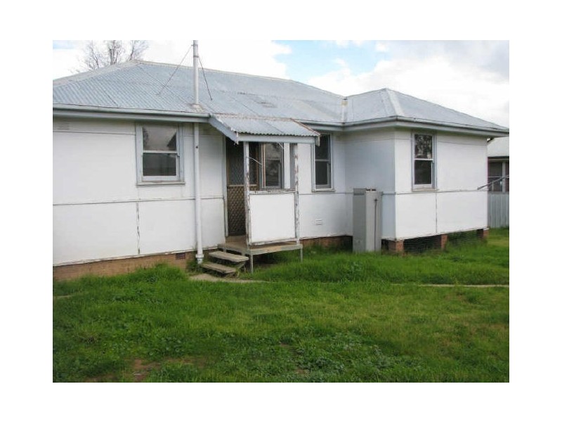 27 McKell Avenue, Mount Austin NSW 2650