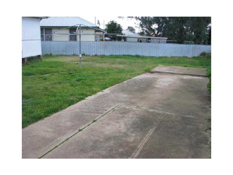 27 McKell Avenue, Mount Austin NSW 2650