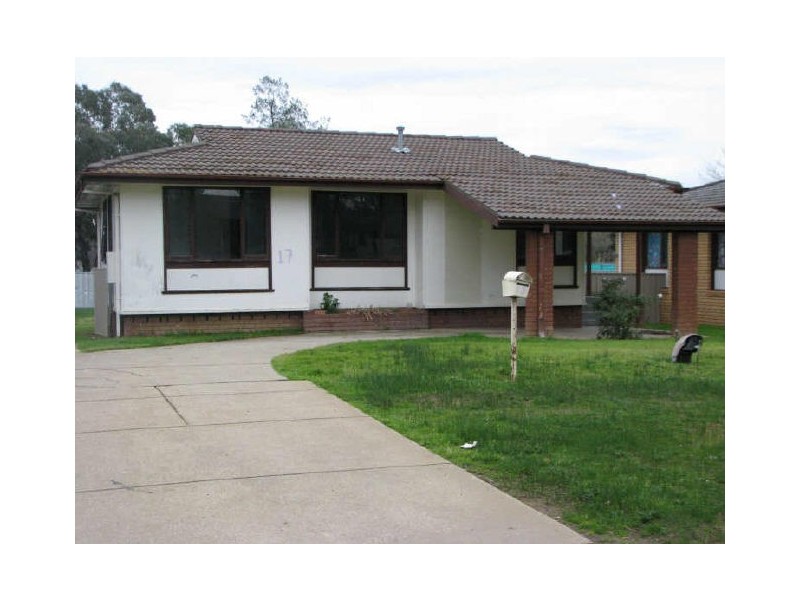 17 Warren Place, Mount Austin NSW 2650