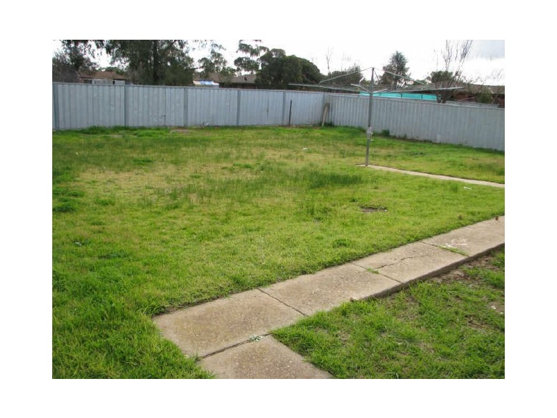 17 Warren Place, Mount Austin NSW 2650