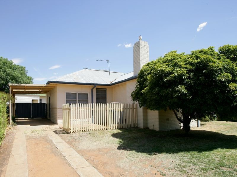 62 Blamey Street, Turvey Park NSW 2650