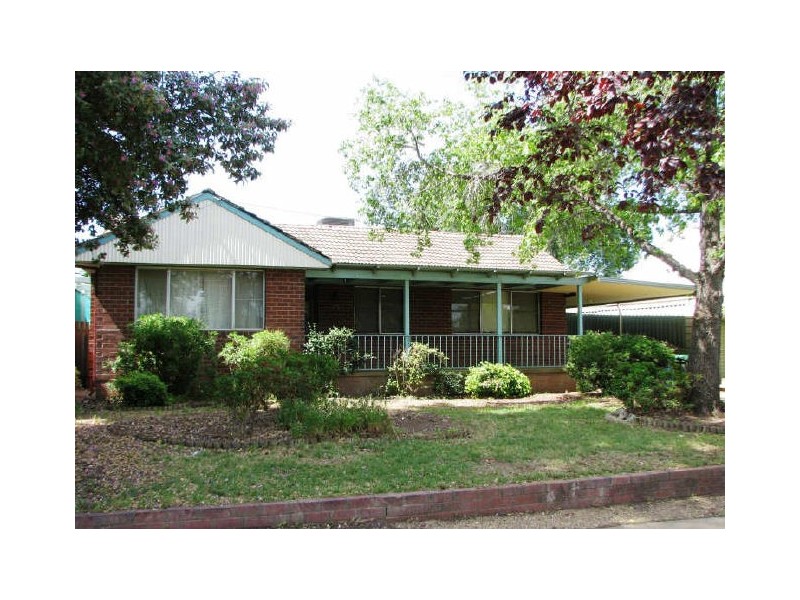 13 Stanley Street, Kooringal NSW 2650