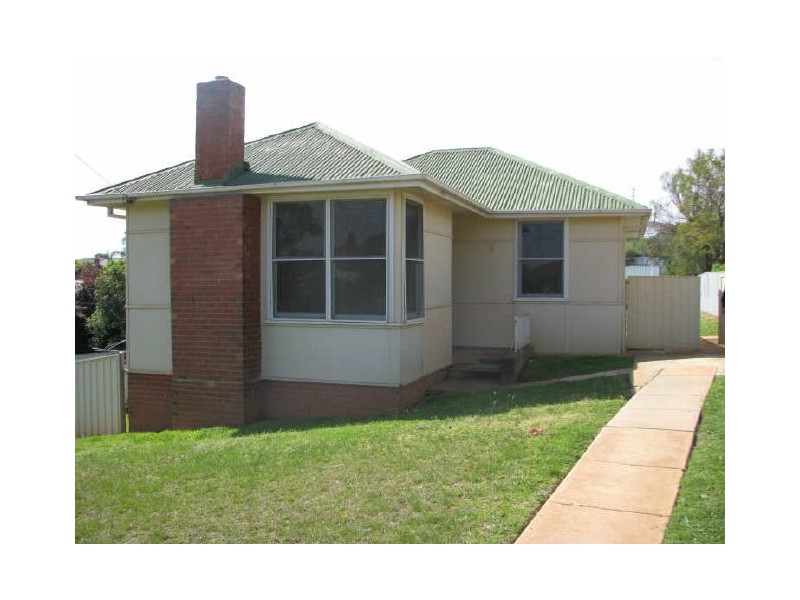 23 Phillip Avenue, Mount Austin NSW 2650