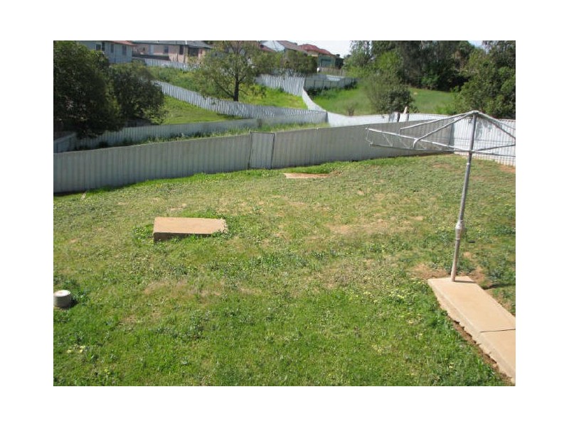 23 Phillip Avenue, Mount Austin NSW 2650