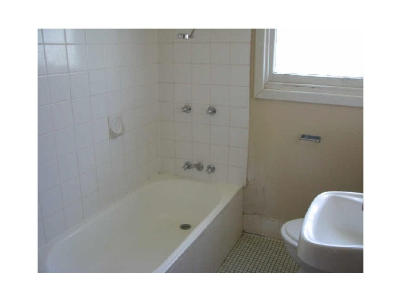 23 Phillip Avenue, Mount Austin NSW 2650