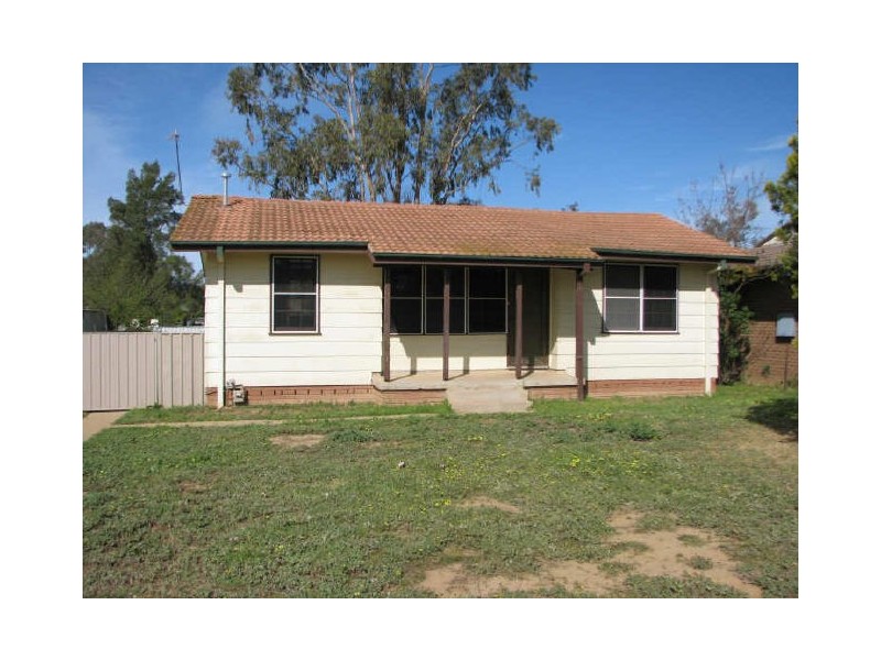 13 Meads Place, Mount Austin NSW 2650