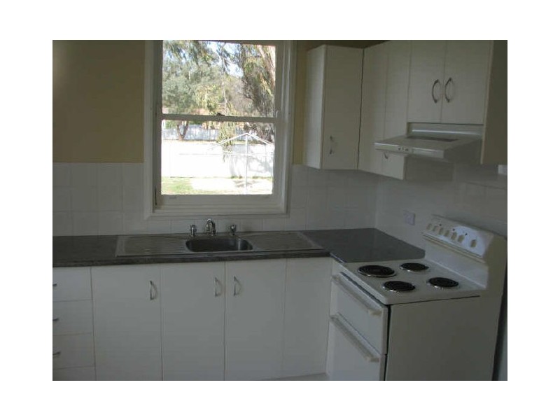 13 Meads Place, Mount Austin NSW 2650