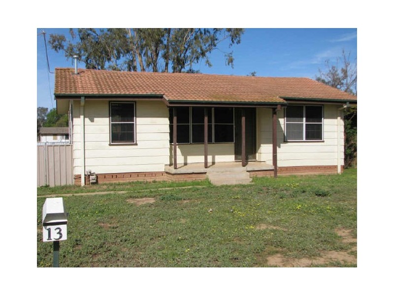 13 Meads Place, Mount Austin NSW 2650