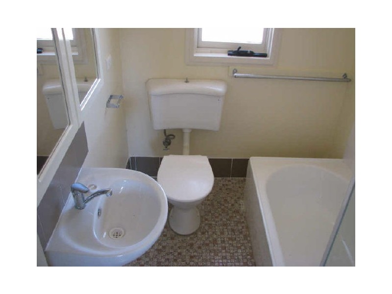 36 Bruce Street, Wagga Wagga NSW 2650