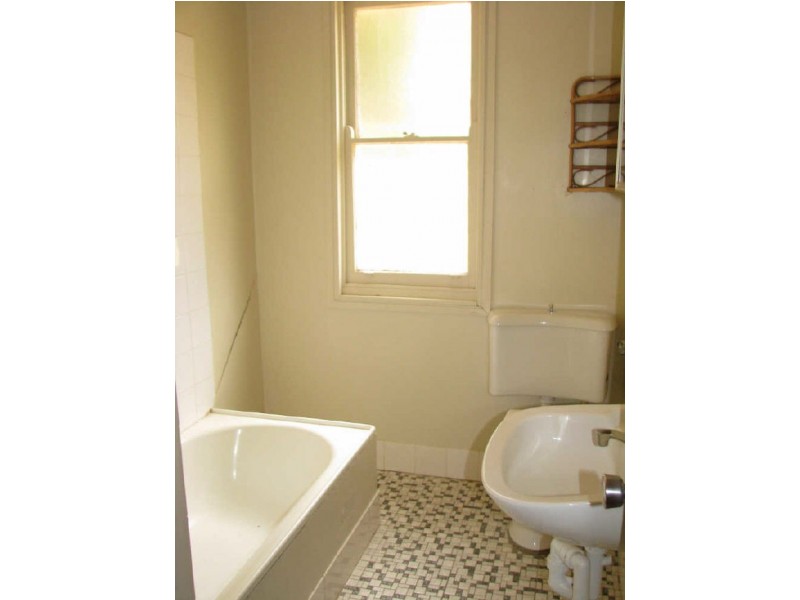 17 Ziegler Avenue, Kooringal NSW 2650