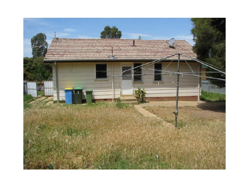 17 Ziegler Avenue, Kooringal NSW 2650