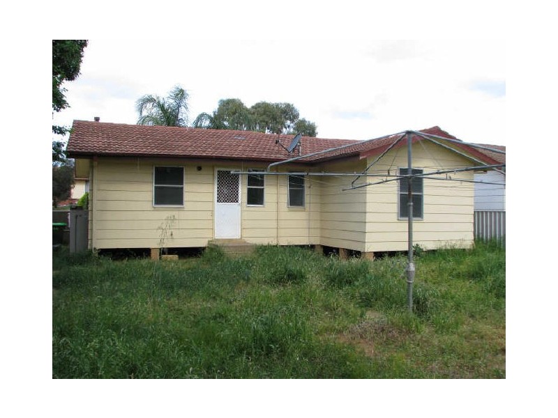 42 Adams Street, Ashmont NSW 2650