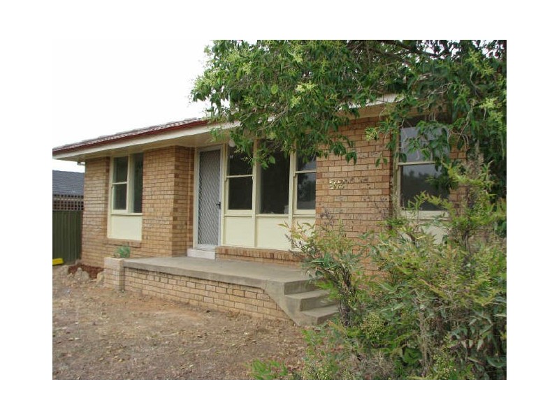 32 Bruce Street, Tolland NSW 2650