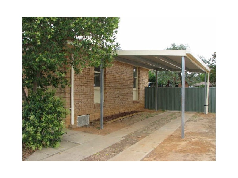 32 Bruce Street, Tolland NSW 2650