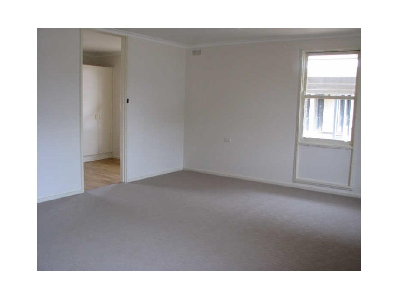 32 Bruce Street, Tolland NSW 2650