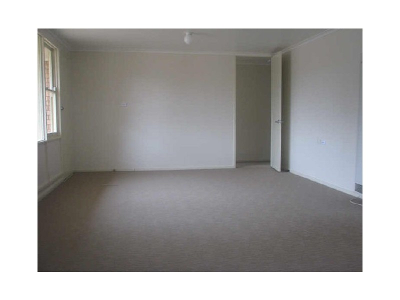 32 Bruce Street, Tolland NSW 2650