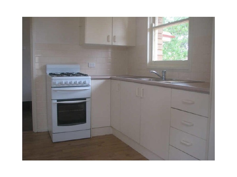 32 Bruce Street, Tolland NSW 2650