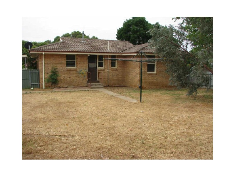 32 Bruce Street, Tolland NSW 2650