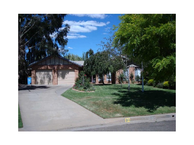 31 Nardoo Street, Glenfield Park NSW 2650