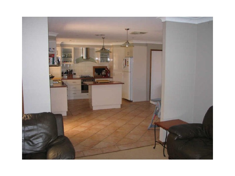 31 Nardoo Street, Glenfield Park NSW 2650