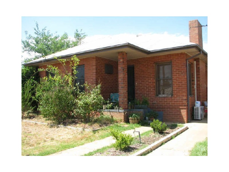 72 Fernleigh Road, Mount Austin NSW 2650