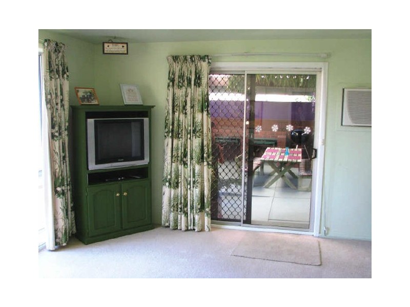 33 Nixon Crescent, Tolland NSW 2650
