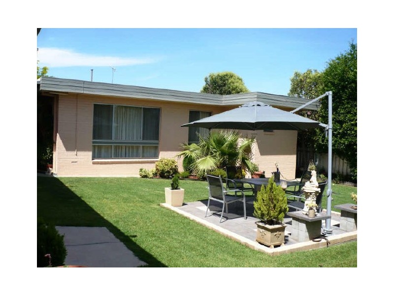 33 Nixon Crescent, Tolland NSW 2650