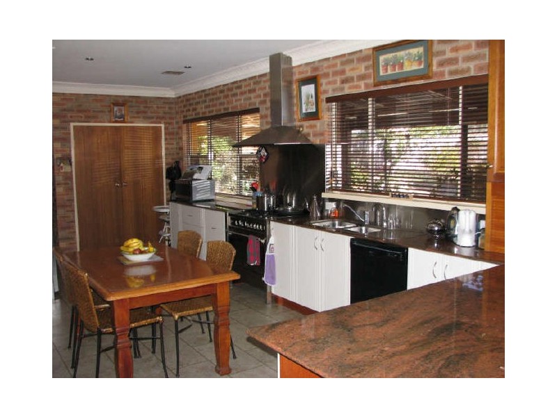 12 Stellway Close, Wagga Wagga NSW 2650