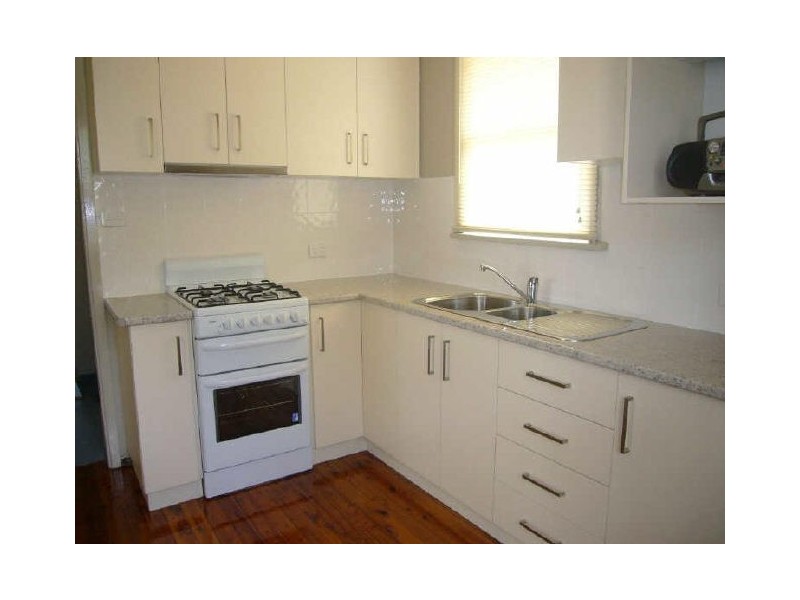 27 McKell Avenue, Mount Austin NSW 2650