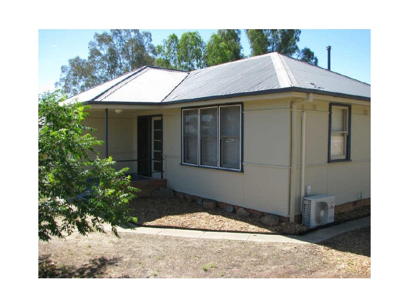 27 McKell Avenue, Mount Austin NSW 2650