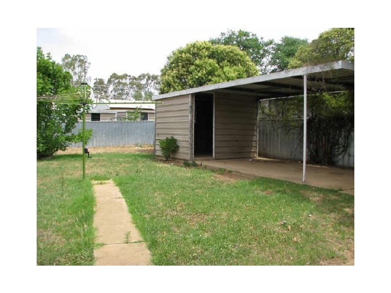 8 Buna Street, Ashmont NSW 2650