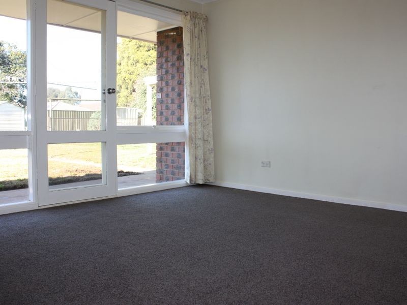 2 Oleander Crescent, Lake Albert NSW 2650