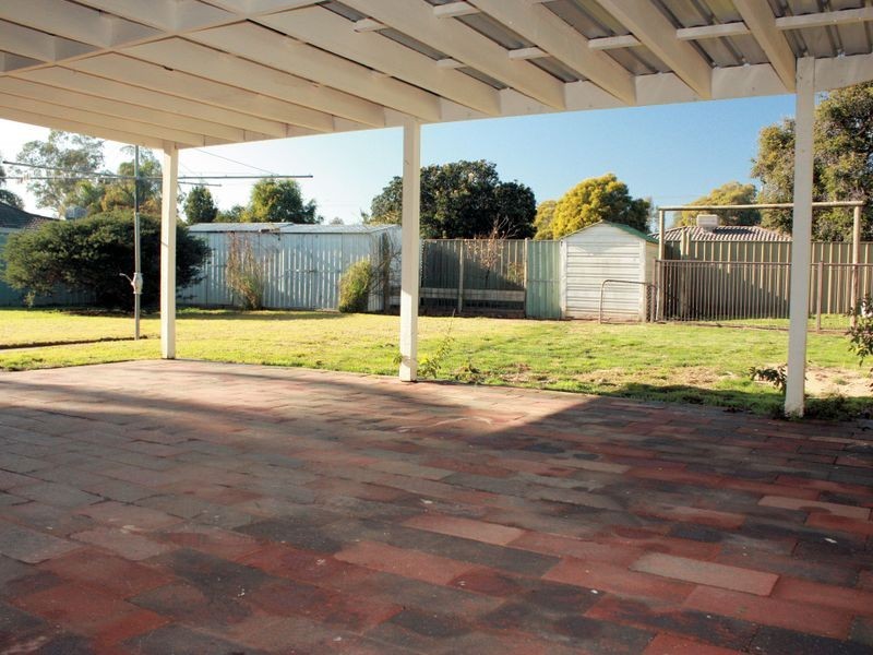 2 Oleander Crescent, Lake Albert NSW 2650