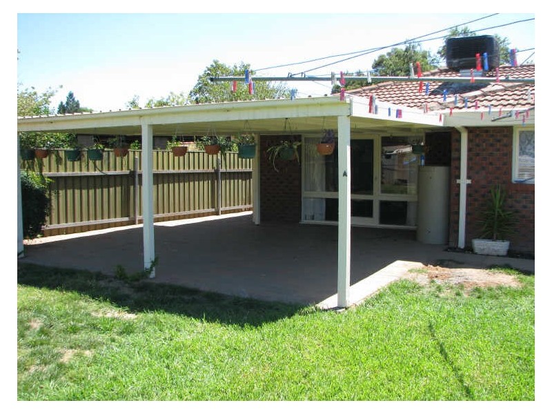 2 Oleander Crescent, Lake Albert NSW 2650