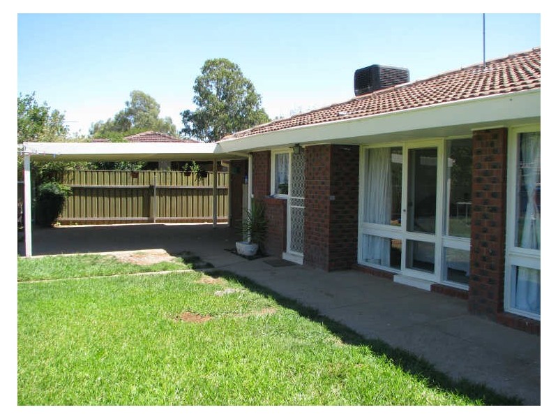 2 Oleander Crescent, Lake Albert NSW 2650