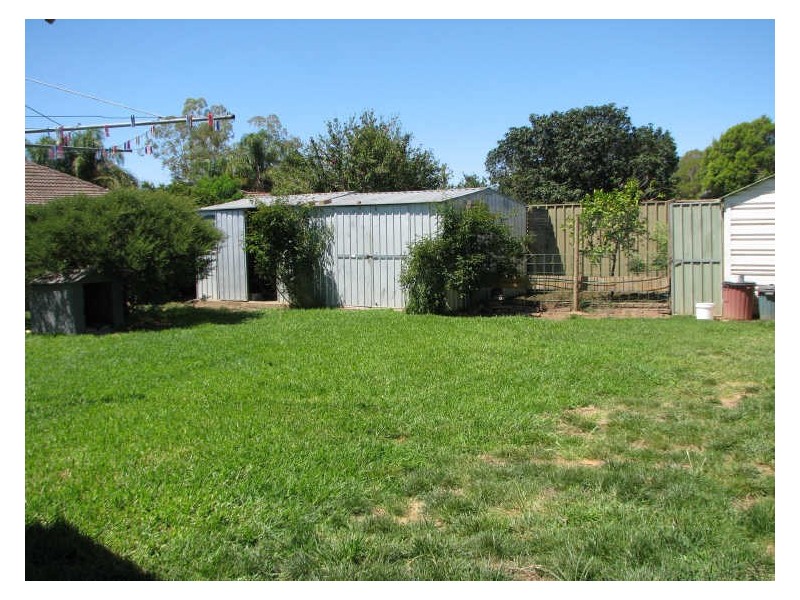 2 Oleander Crescent, Lake Albert NSW 2650