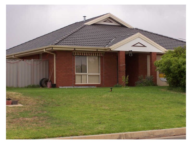 39 Paldi Crescent, Glenfield Park NSW 2650