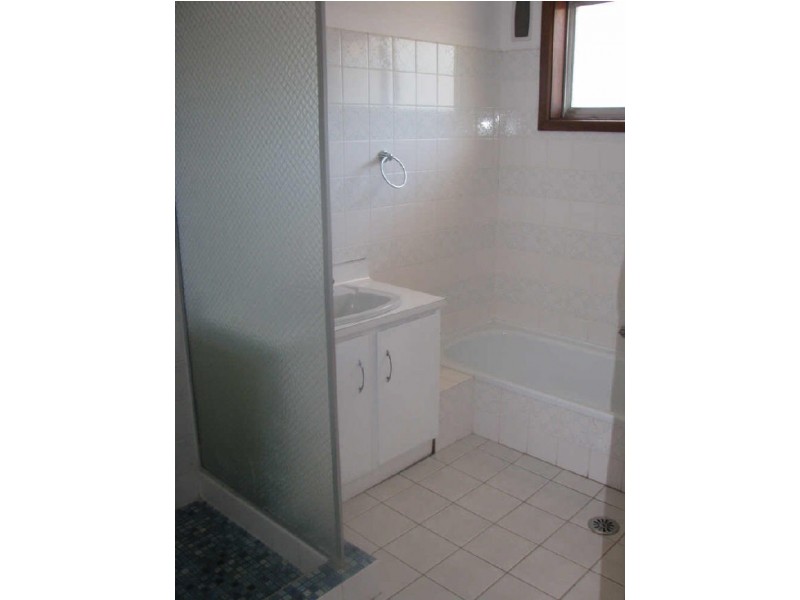 3 Main Street, Lake Albert NSW 2650