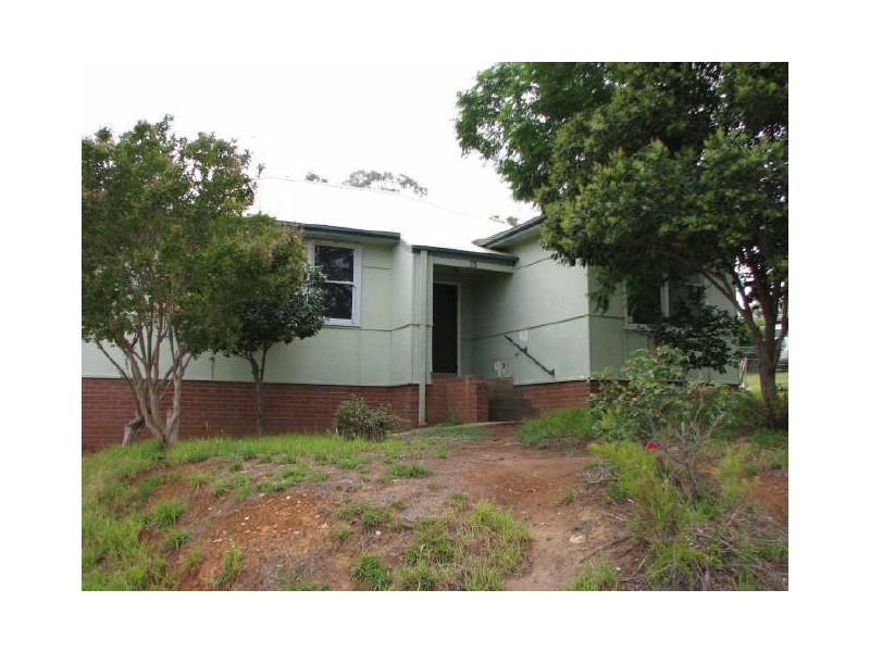 25 Phillip Avenue, Mount Austin NSW 2650