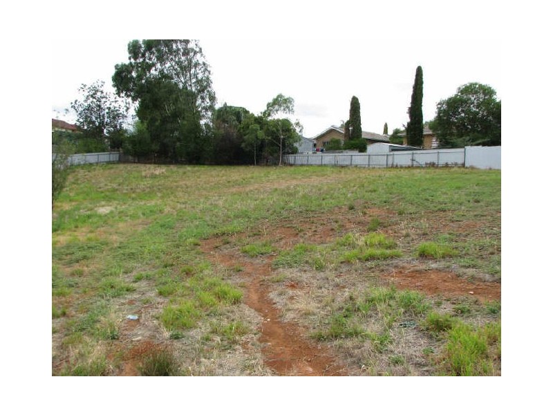 25 Phillip Avenue, Mount Austin NSW 2650
