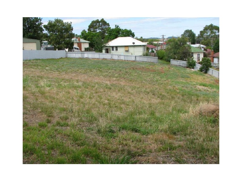 25 Phillip Avenue, Mount Austin NSW 2650