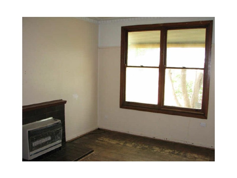 25 Phillip Avenue, Mount Austin NSW 2650