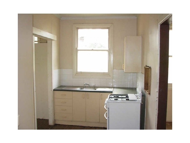 25 Phillip Avenue, Mount Austin NSW 2650