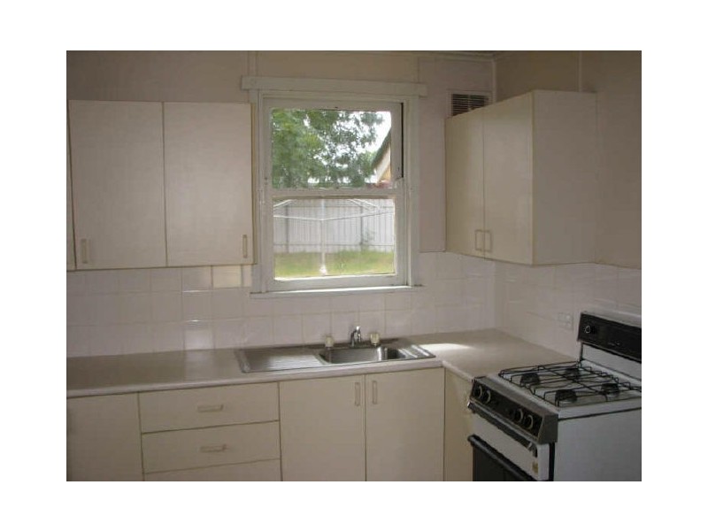 9 Hunter Street, Mount Austin NSW 2650