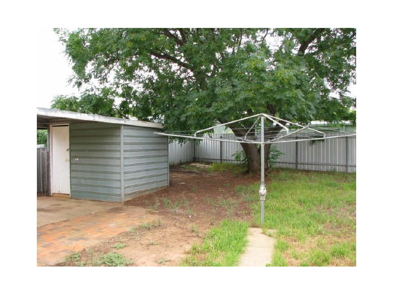 9 Hunter Street, Mount Austin NSW 2650