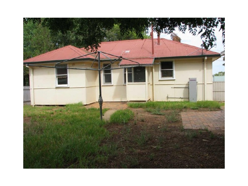 9 Hunter Street, Mount Austin NSW 2650