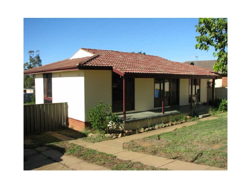 15 Poulton Street, Ashmont NSW 2650